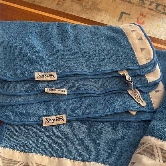 Norwex Blue Kitchen Linens Set - Picture 4 of 7